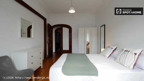 Elegante habitación en alquiler en un apartamento de 7 dormitorios en L'Esquerra de l'Eixample - BA