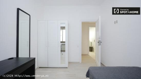 Habitación moderna en apartamento de 7 dormitorios, Horta-Guinardó - BARCELONA