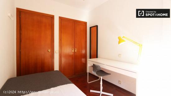 Habitación alegre con cama individual en alquiler en Príncipe Pío - MADRID