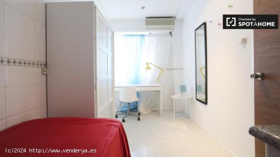 Habitación luminosa en apartamento de 7 dormitorios cerca de Plaza Castilla - MADRID