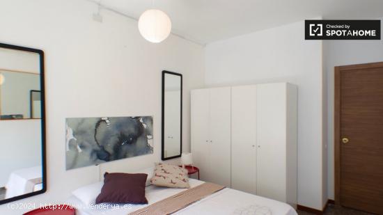 Habitación luminosa en apartamento de 5 dormitorios en L'Esquerra de l'Eixample, Barcelona - BARCEL