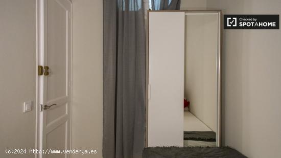 Acogedora habitación en un apartamento de 6 dormitorios, L'Esquerra de l'Eixample - BARCELONA