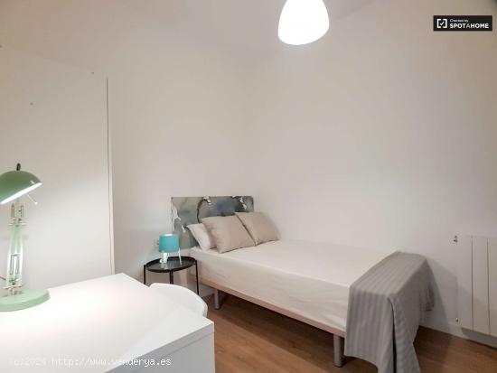  Acogedora habitación en alquiler en un apartamento de 7 dormitorios en el Eixample, Barcelona - BAR 