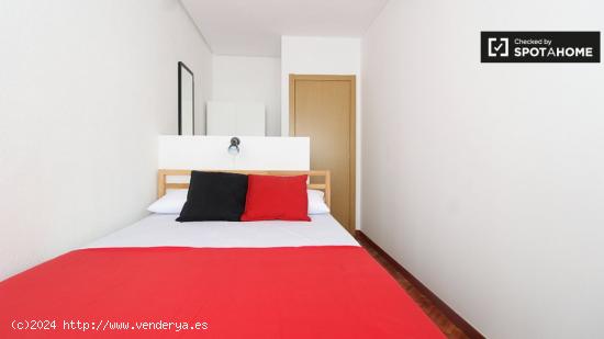 Acogedora y luminosa habitación en alquiler en un apartamento de 8 dormitorios en Plaza de Castilla