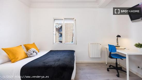 Cómoda habitación con escritorio en piso compartido, Cuatro Caminos. - MADRID