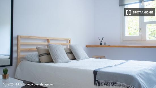 Habitaciones en alquiler en el apartamento de 8 habitaciones en Gràcia, Barcelona. - BARCELONA