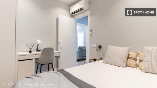 Habitaciones en apartamento de 5 dormitorios en Barcelona - BARCELONA