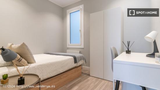 Habitaciones en apartamento de 5 dormitorios en Barcelona - BARCELONA