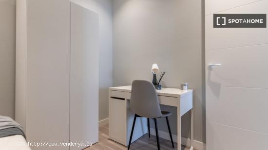 Habitaciones en apartamento de 5 dormitorios en Barcelona - BARCELONA