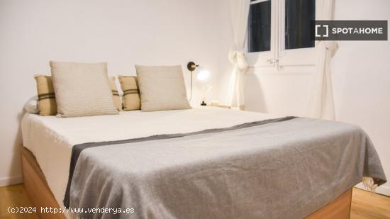 Habitaciones para alquilar en apartamento de 4 dormitorios en Barcelona - BARCELONA