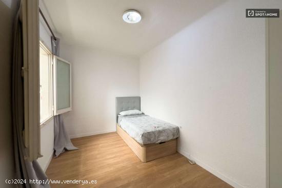  Se alquila habitación en piso de 3 habitaciones en El Prat De Llobregat - BARCELONA 