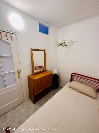  Alquiler de habitaciones en piso de 4 dormitorios en Palomeras Sureste - MADRID 