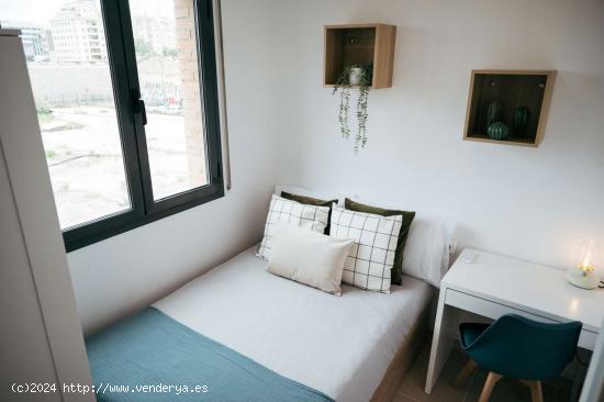  Alquiler de habitaciones en piso de 5 habitaciones en El Poblenou - BARCELONA 