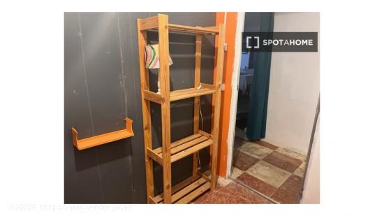 Se alquila habitación en piso de 3 dormitorios en Centro, Córdoba - CORDOBA