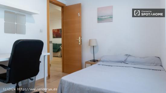 Habitaciones en alquiler en apartamento de 3 habitaciones en Salvador - MADRID