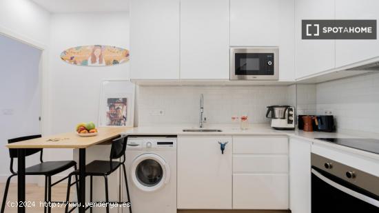 Apartamento de 2 dormitorios en Cuatro Caminos - MADRID