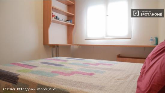 Se alquila habitación en piso de 2 dormitorios en madrid. - MADRID