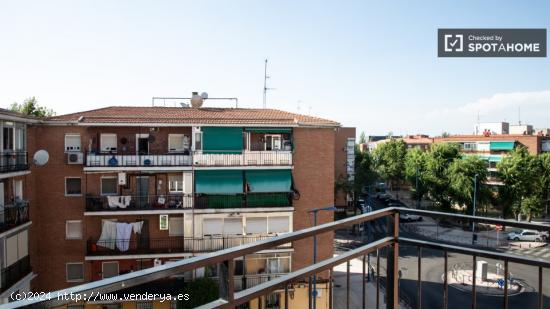 Se alquila habitación en piso de 3 habitaciones en Leganés - MADRID