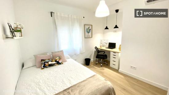 Se alquila habitación en apartamento de 4 dormitorios en Getafe - MADRID