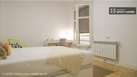 Se alquila habitación en piso de 6 dormitorios en Arapiles - MADRID