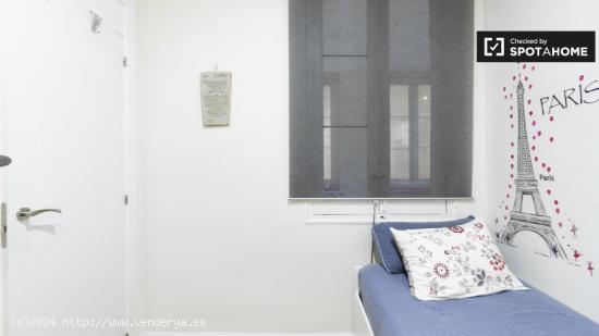 Habitación dinámica en apartamento de 2 dormitorios en Salamanca - MADRID