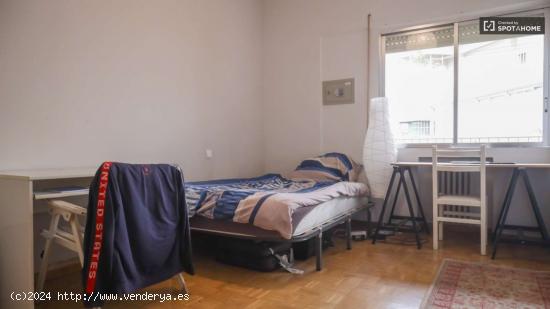  Se alquila habitación en piso de 4 dormitorios en Malasaña - MADRID 