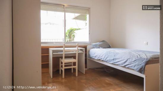  Se alquila habitación en piso de 4 dormitorios en Malasaña - MADRID 