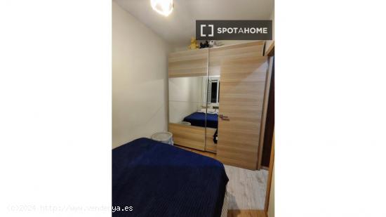 Se alquila habitación en apartamento de 2 dormitorios en Delicias - MADRID