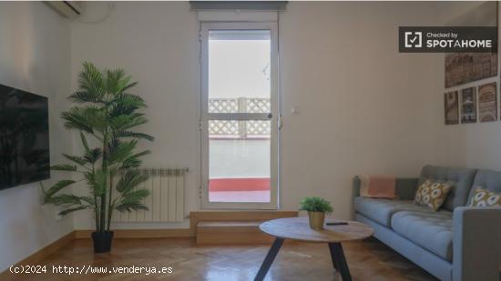 Amplio apartamento de 2 dormitorios con gran terraza en alquiler en Delicias - MADRID