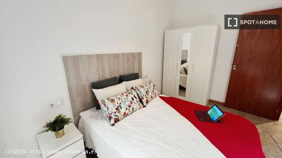 Acogedora habitación en piso compartido en Barcelona - BARCELONA