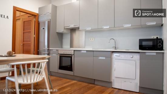 Apartamento de 2 dormitorios en alquiler en Barrio De Las Letras - MADRID