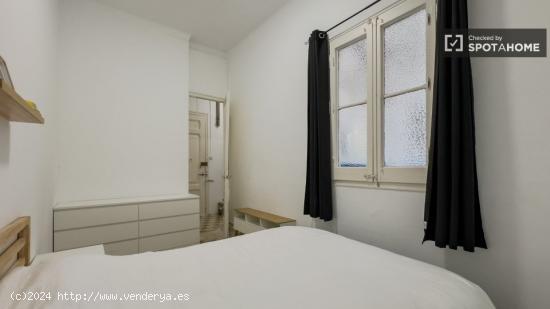 Se alquila habitación en piso de 2 dormitorios en Eixample - BARCELONA