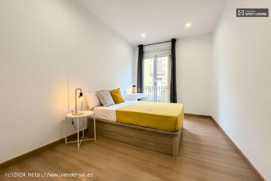  Se alquila habitación en apartamento de 3 dormitorios en Barcelona - BARCELONA 