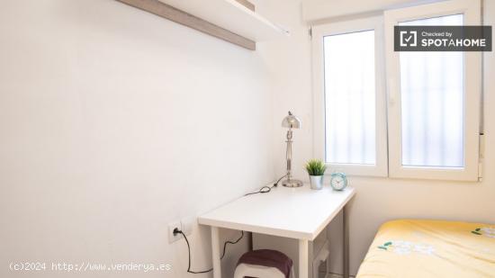 Se alquila habitación en piso de 1 dormitorio en Opañel - MADRID