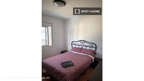 Habitaciones para alquilar en apartamento de 4 dormitorios en Barcelona - BARCELONA