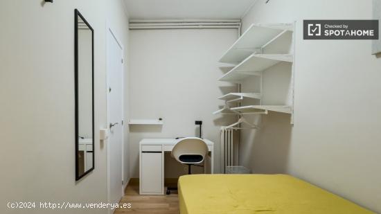 Se alquila habitación en piso compartido en Barcelona - BARCELONA