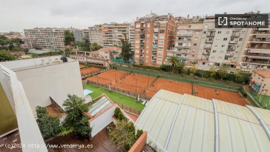 Se alquila habitación en piso compartido en Barcelona - BARCELONA