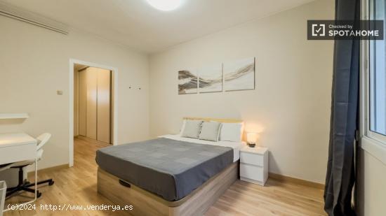 Se alquila habitación en piso compartido en Barcelona - BARCELONA