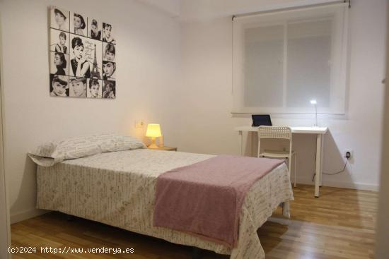 Habitación en piso compartido en Montcada - VALENCIA