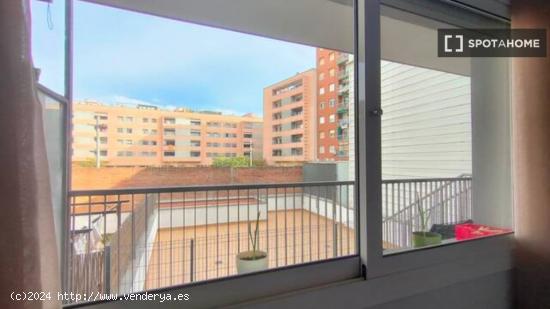 Alquiler de habitaciones en piso de 2 habitaciones en L'Hospitalet De Llobregat - BARCELONA