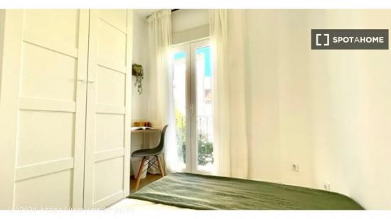 Habitación con balcón en alquiler en Coliving en Tetuán - MADRID