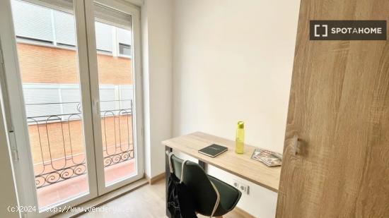 Se alquila habitación en un Coliving en Vallecas - MADRID