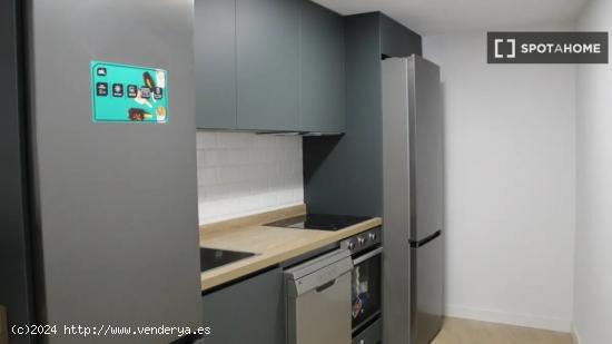 Se alquila habitación en un Coliving en Carabanchel - MADRID