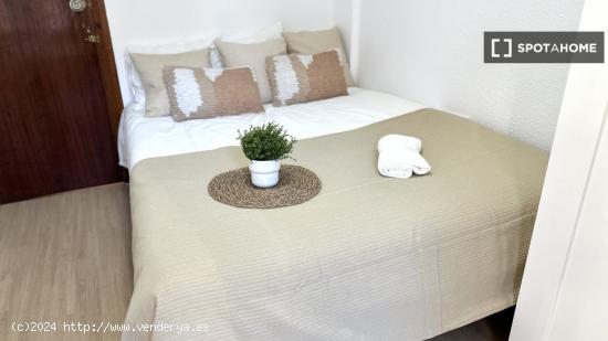 Elegante habitación en piso compartido en Benimaclet, València - VALENCIA