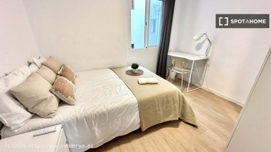 Elegante habitación en piso compartido en Benimaclet, València - VALENCIA