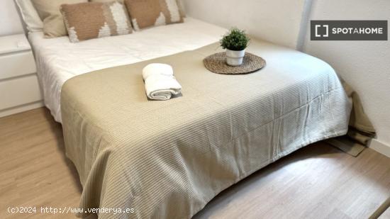 Elegante habitación en piso compartido en Benimaclet, València - VALENCIA