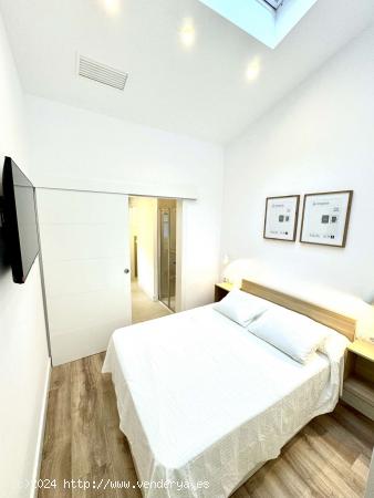 Se alquila habitación en piso compartido de 3 habitaciones en Barcelona - BARCELONA