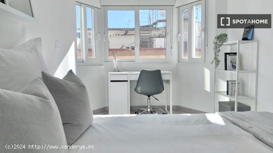 Se alquila habitación en piso de 6 habitaciones en Santa María De Gracia - MURCIA