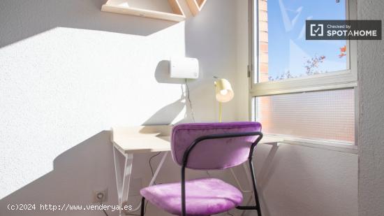 Se alquila habitación en apartamento de 3 dormitorios en Usera - MADRID