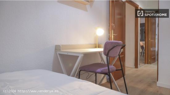 Se alquilan habitaciones en apartamento de 3 dormitorios en Villaverde, Madrid - MADRID